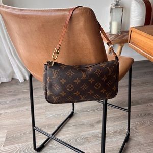 224415  Louis Vuitton LV Accessories Pouch Bag  Pochette Accessoires Monogram